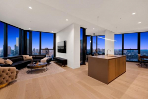 Luxurious Level 60, Sub Penthouse with 280 degree city views
